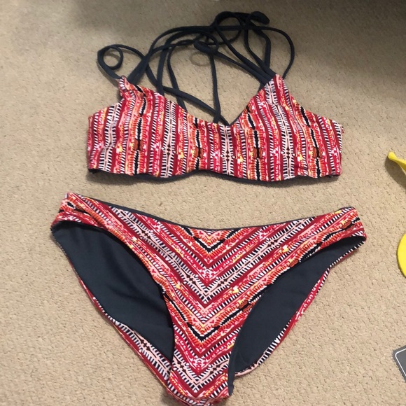 2 piece strapy back bikini - Picture 1 of 5